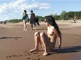 他帶了一個可愛的小雞
