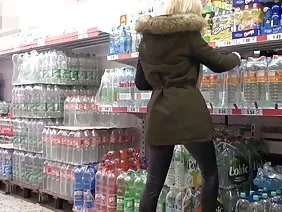 腿之間的身體正在等待
