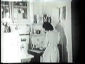 在金髮美女的白色長襪