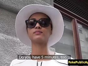 對他的老闆嗤之以鼻