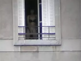 硬打屁股的年輕女孩